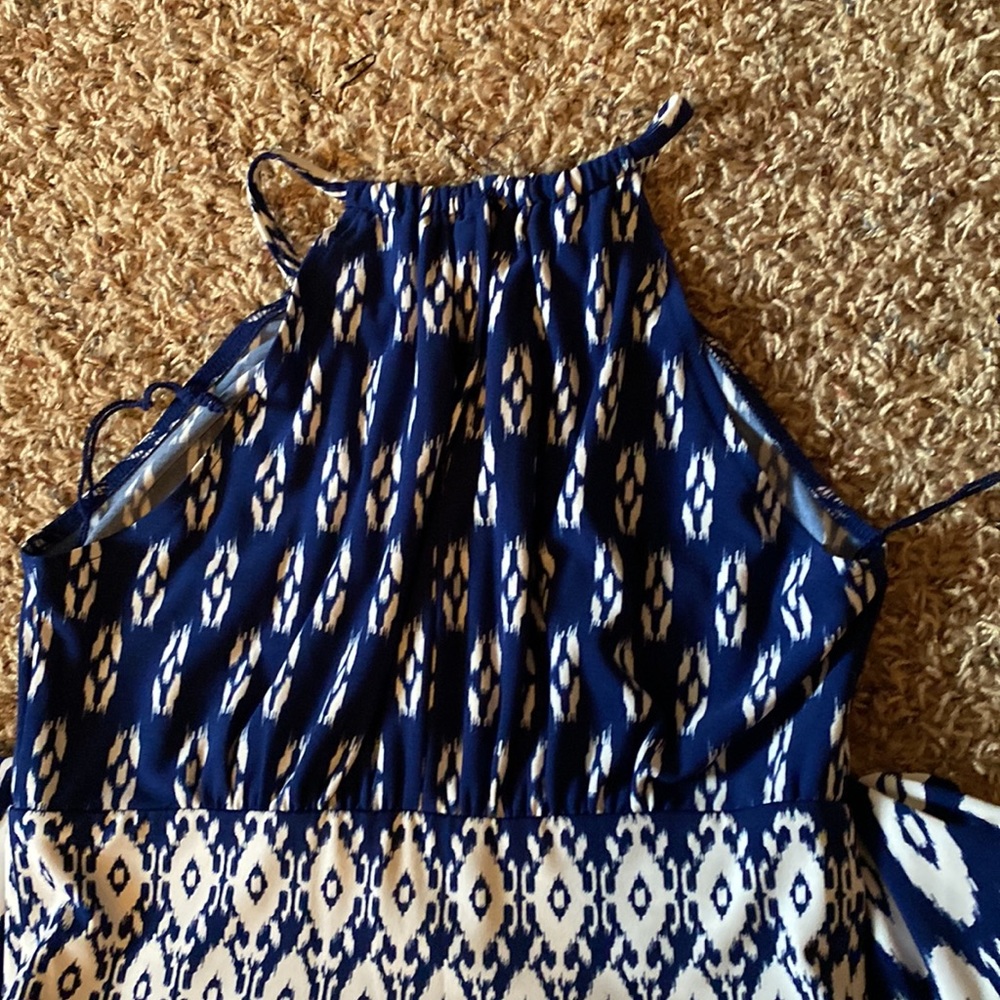 Woman’s dress - Picture 4 of 4